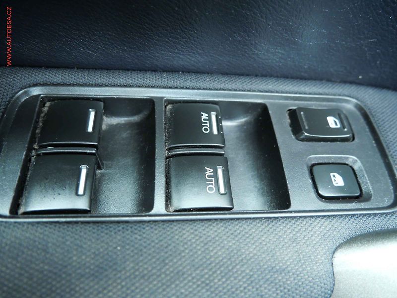 Honda CR-V (2012) 2.2 i-DTEC 4x4, ČR, Comfort - fotka 14 z 20