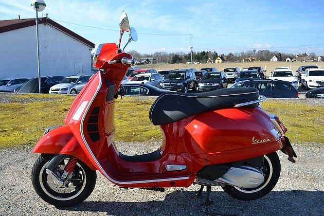 Vespa GTS Super 300 Rosso Coraggioso., zdroj: se svolením V.I.P. Dynamic cars