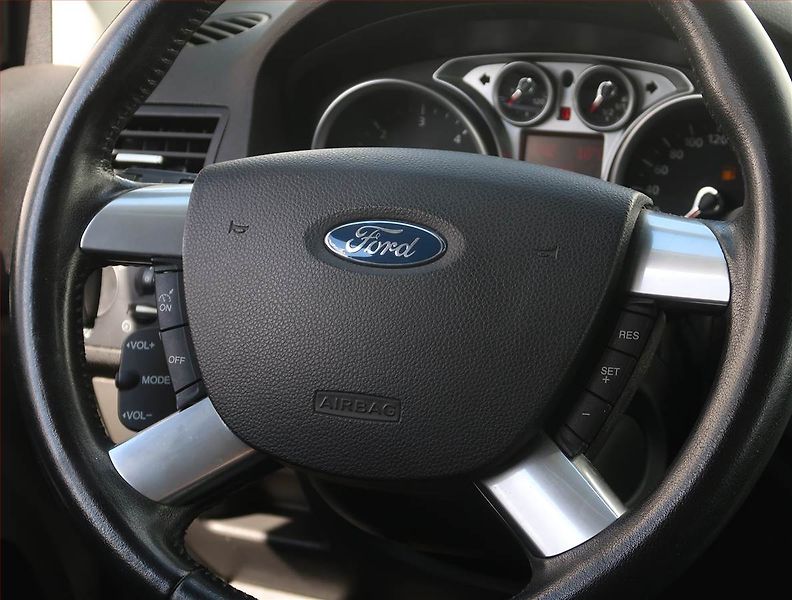 Ford Kuga (2009) Trend 2.0 TDCi, 4X4, Navi - fotka 18 z 18