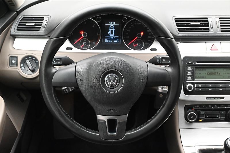 Volkswagen Passat 2,0 103kW NOVÁ STK 4/28 - fotka 18 z 29
