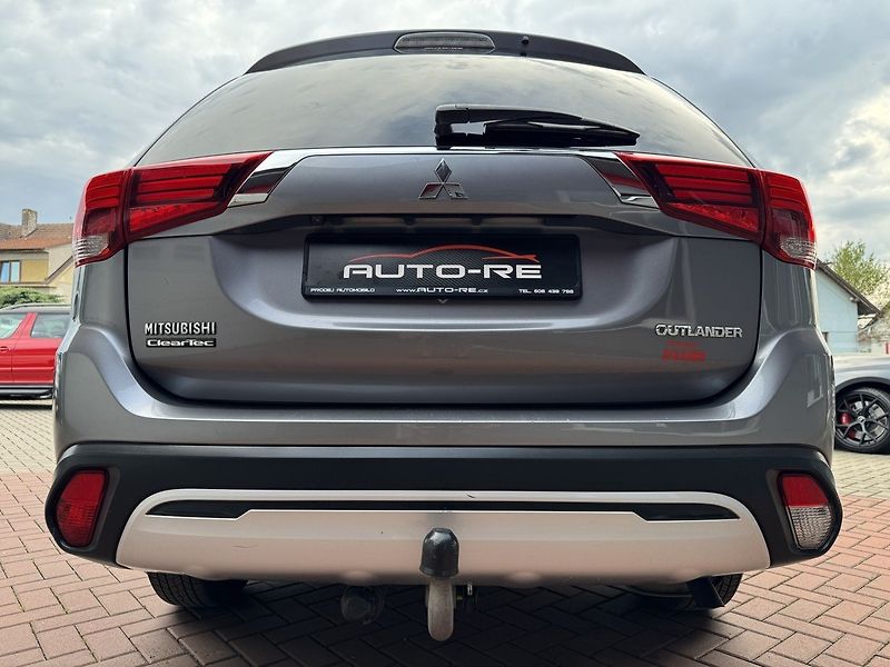 Mitsubishi Outlander (2019) 2.0i Mivec Navi Kamera - fotka 42 z 50