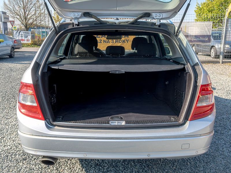 Mercedes-Benz Třídy C (2009) 200 135KW mat – NAVIGACE - fotka 40 z 46