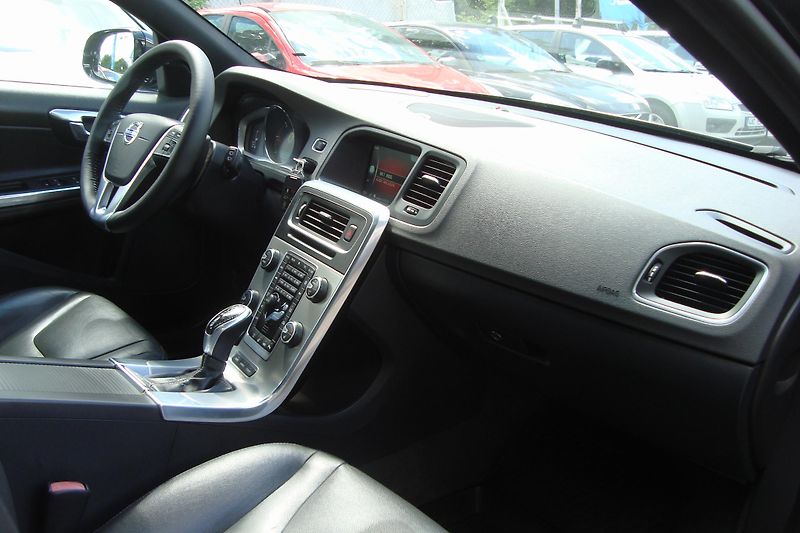 Volvo V60 (2013) PLUG-IN-HYBRID,2.4D6,AWD,158kW - fotka 53 z 78