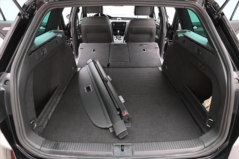 Volkswagen Passat 2,0 TDI 147kW Alltrack DSG 4Mo - fotka 11 z 32