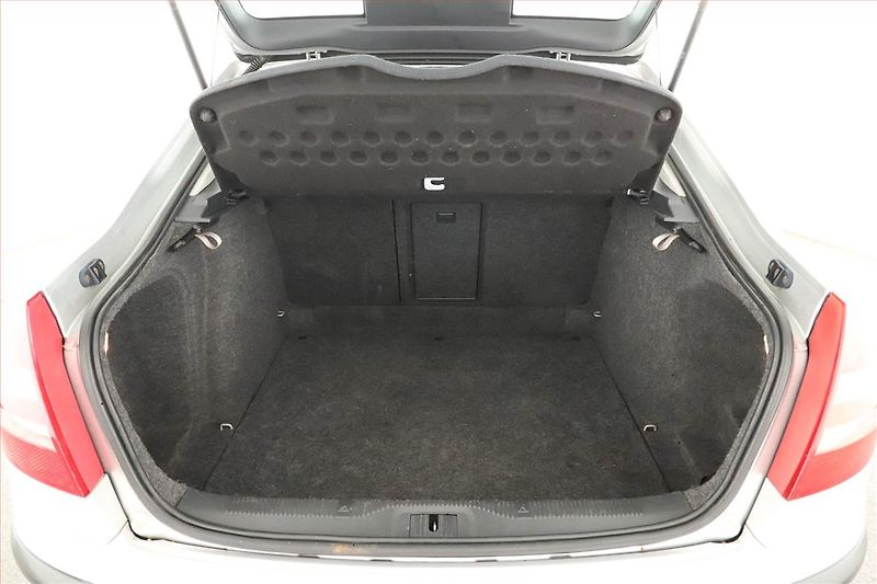 Škoda Octavia (2007) 2.0 TDI, po STK, zamluveno - fotka 11 z 11