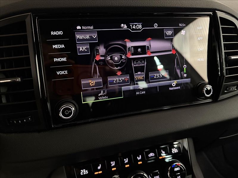 Škoda Karoq SPORTLINE 1.5TSI DSG ACC DCC - fotka 26 z 43