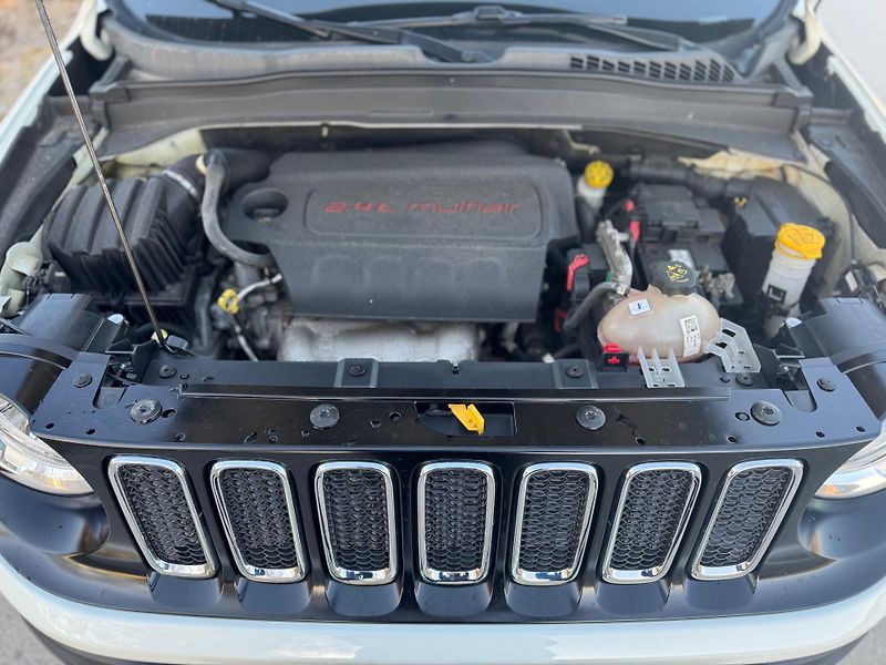 Jeep Renegade (2015) 2.4 AUTOMAT 4x4,SERVISNÍ KNIHA - fotka 30 z 30