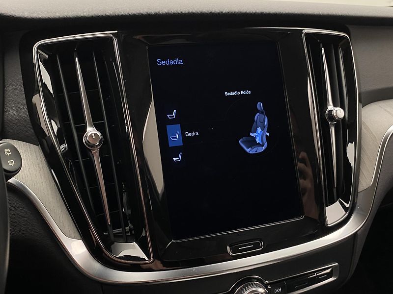 Volvo V60 CC B5 AWD BRIGHT PLUS AUT CZ - fotka 47 z 50