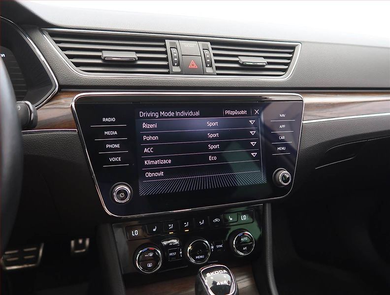 Škoda Superb (2022) Scout 2.0 TSI - fotka 21 z 32