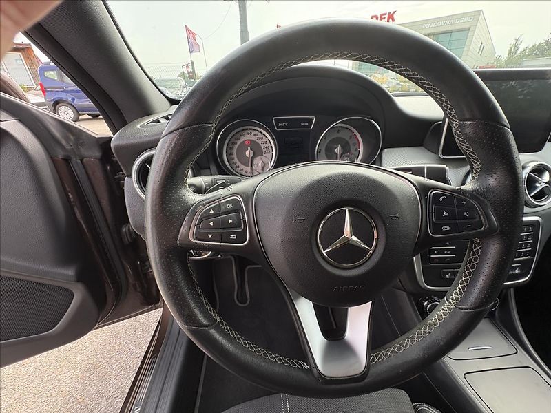 Mercedes-Benz CLA 2,2 220d 130kW,Bi-Xen,Kamera - fotka 6 z 35