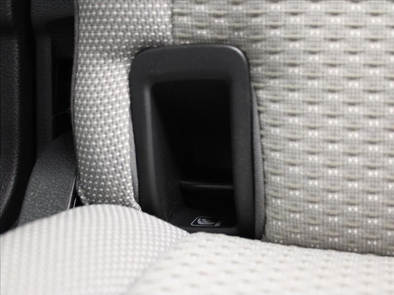 Volkswagen Touran 2,0 TDI 110KW LED 1.majitel - fotka 28 z 30