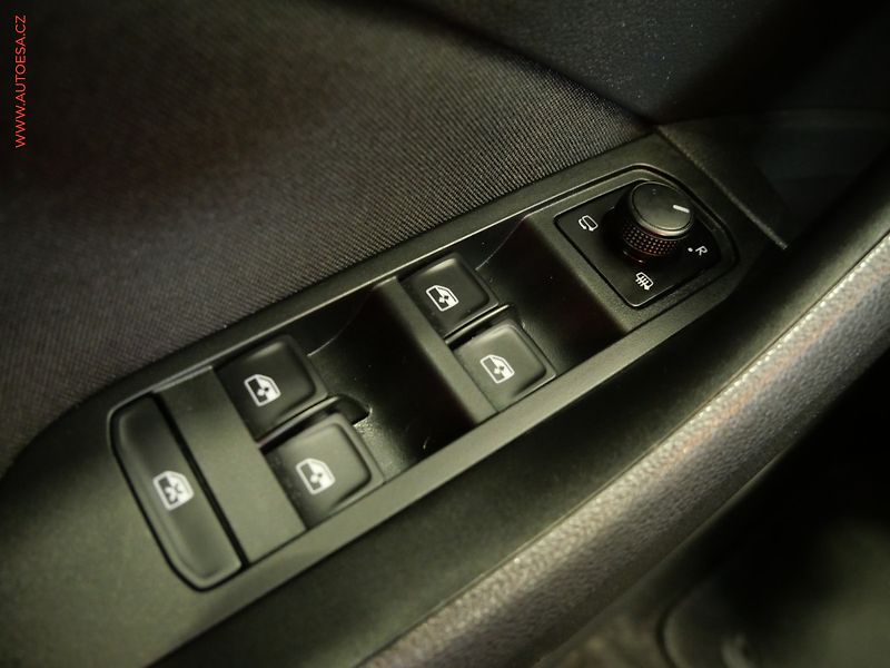 Škoda Kamiq (2021) 1.0 TSi, Ambition Plus, navi - fotka 14 z 23