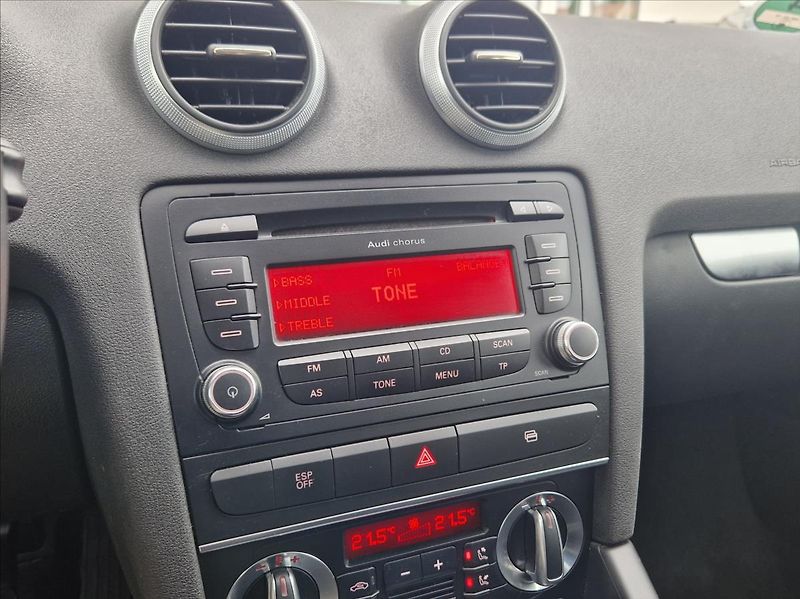 Audi A3 1,6 MPI SPORTBACK AUTOAC PANO - fotka 27 z 32