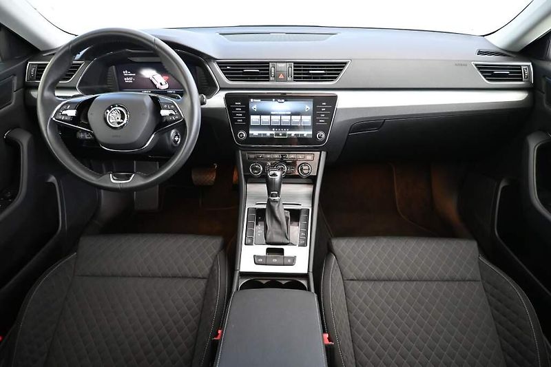 Škoda Superb (2022) 2.0 LED DSG ACC Virtual Kamera - fotka 12 z 34