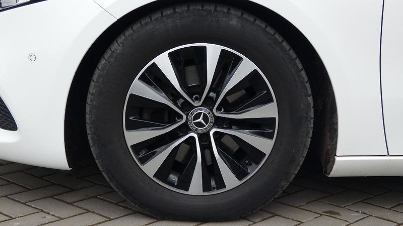 Mercedes-Benz Třídy A 180d - fotka 21 z 22