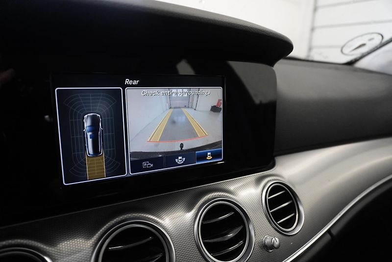 Mercedes-Benz Třídy E (2017) E220D AUTOMAT - fotka 23 z 38