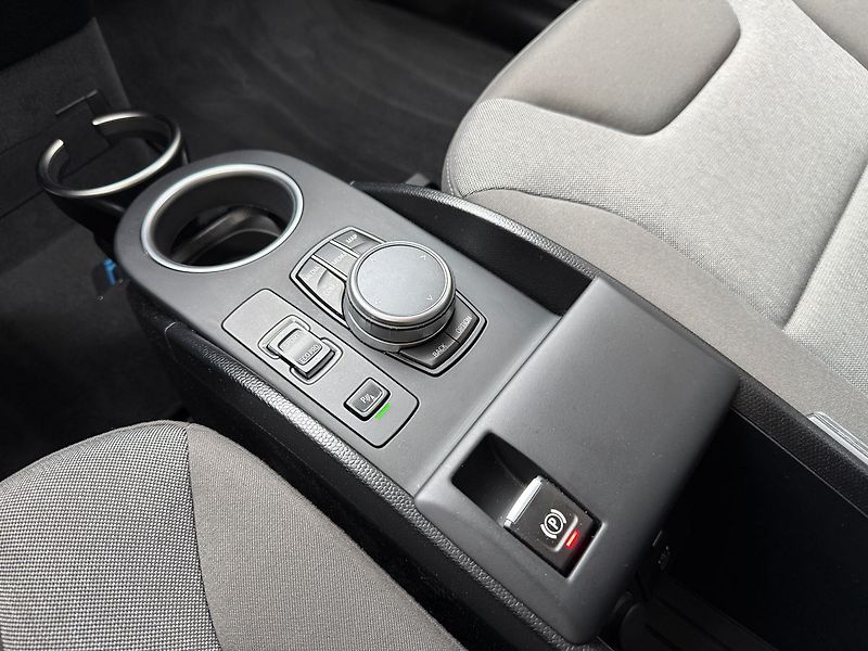 BMW i3 i3S, 120 Ah, Kamera, Panorama - fotka 17 z 28