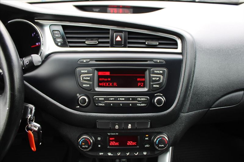 Kia Ceed 1,6 CRDi  ČR,COMFORT PLUS - fotka 17 z 31