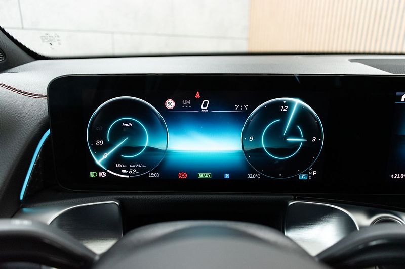 Mercedes-Benz EQB 300 66kWh*4MATIC*AMG*KAMERA*So - fotka 23 z 47