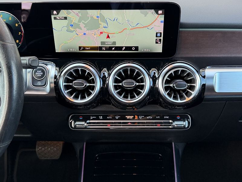 Mercedes-Benz GLB 200 - fotka 19 z 37