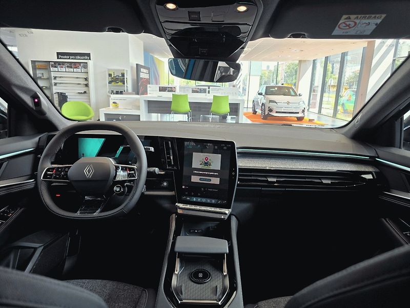 Renault Austral (2026) full hybrid E-Tech 200  -  pob - fotka 5 z 6