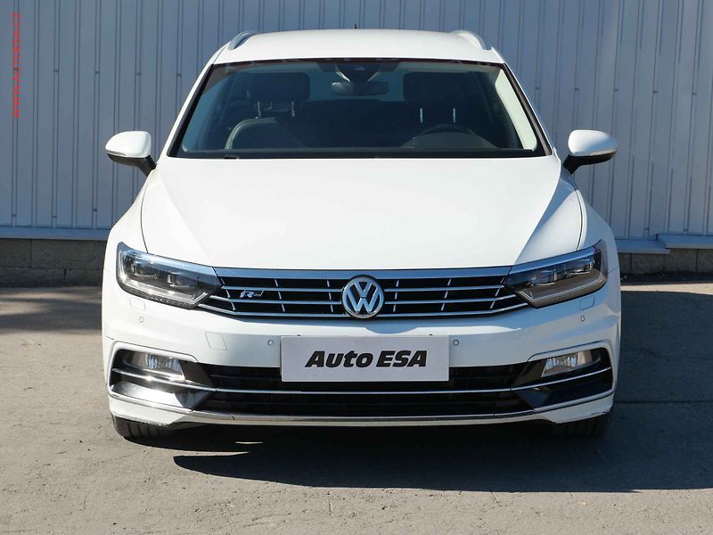Volkswagen Passat (2019) 2.0TDi, Navi, LED, autoAC - fotka 2 z 22