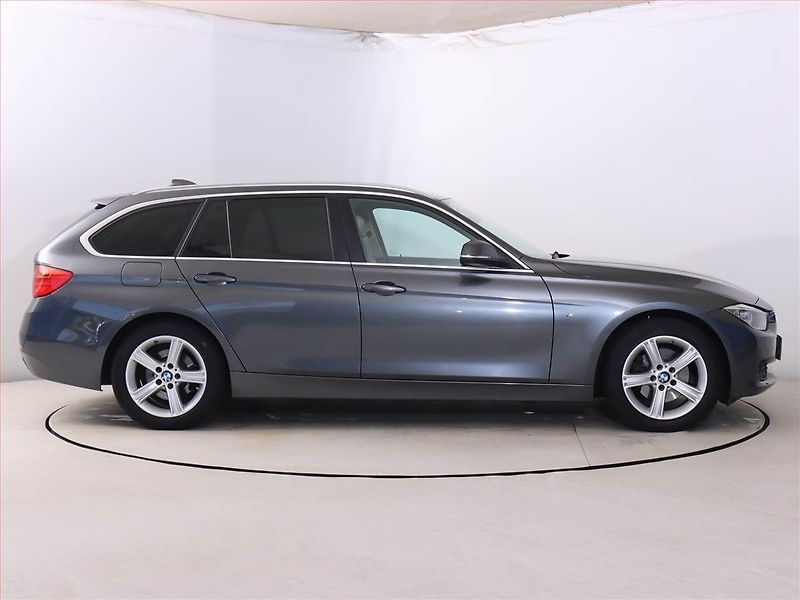 BMW Řada 3 (2015) 320 d xDrive, 4X4, Automat - fotka 6 z 21