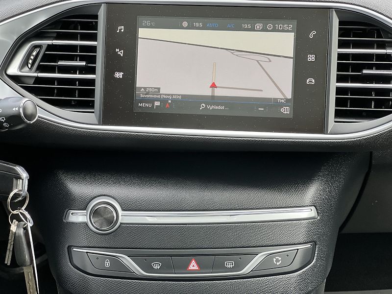 Peugeot 308 1.6HDi NAVI KLIMA TAŽNÉ ALU - fotka 21 z 45