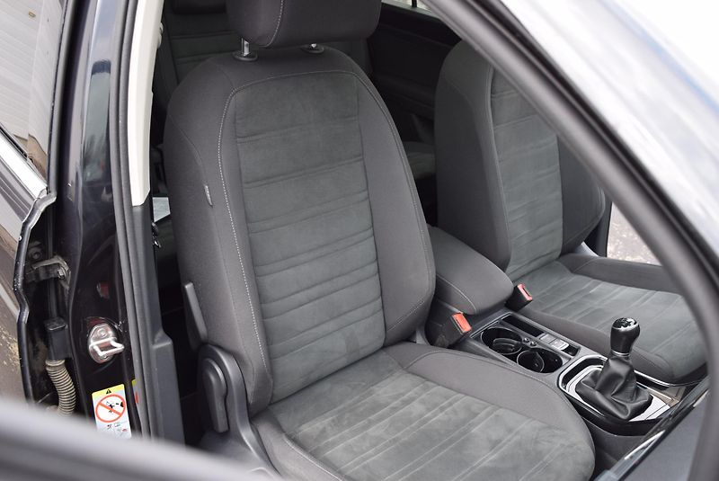 Volkswagen Touran (2018) 1.4TSI 110kw HIGHLINE TAŽ LED - fotka 44 z 50