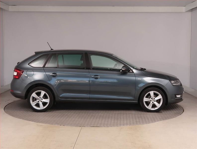 Škoda Rapid (2018) Spaceback 1.4 TDI, Xenony - fotka 6 z 16