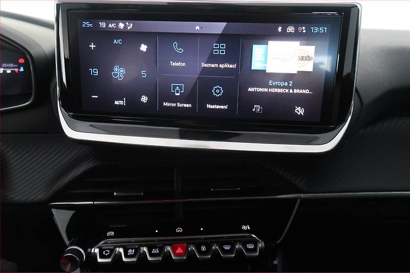 Peugeot 2008 (2025) Allure 1.2 PureTech - fotka 12 z 18