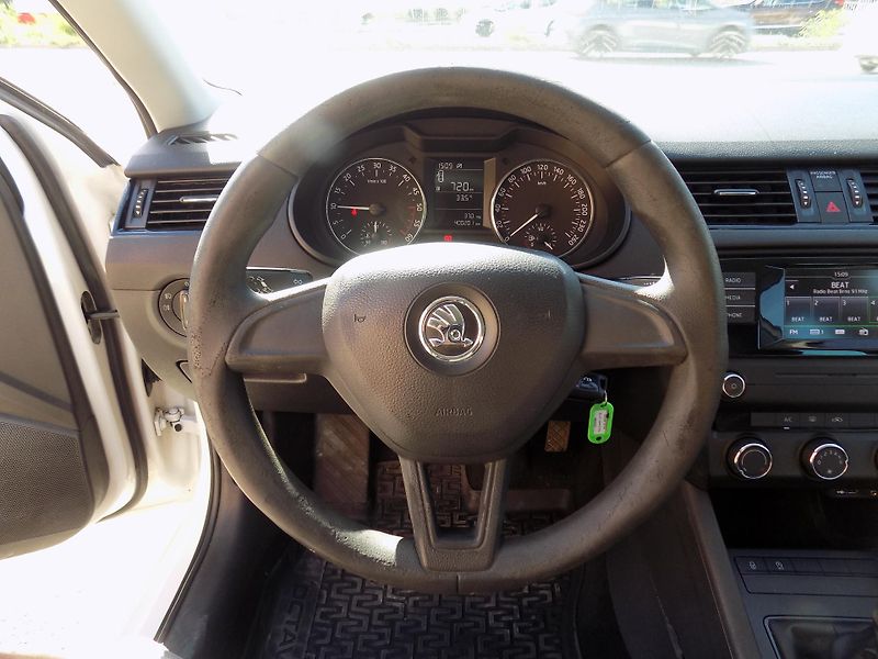 Škoda Octavia 1,6 TDI 81 KW NOVÉ ROZVODY!!! - fotka 31 z 38