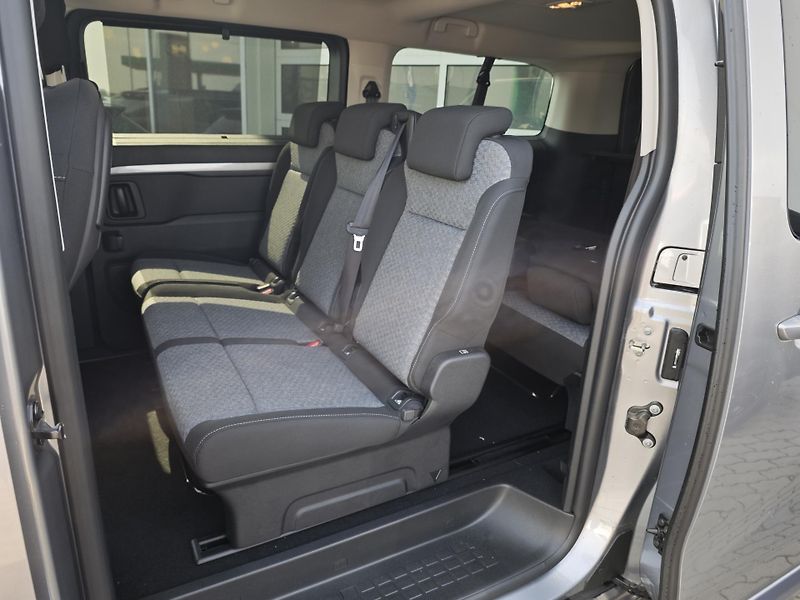 Toyota ProAce Verso (2025) 2.0D-8 A/T - L2 FAMILY 8S - fotka 12 z 18