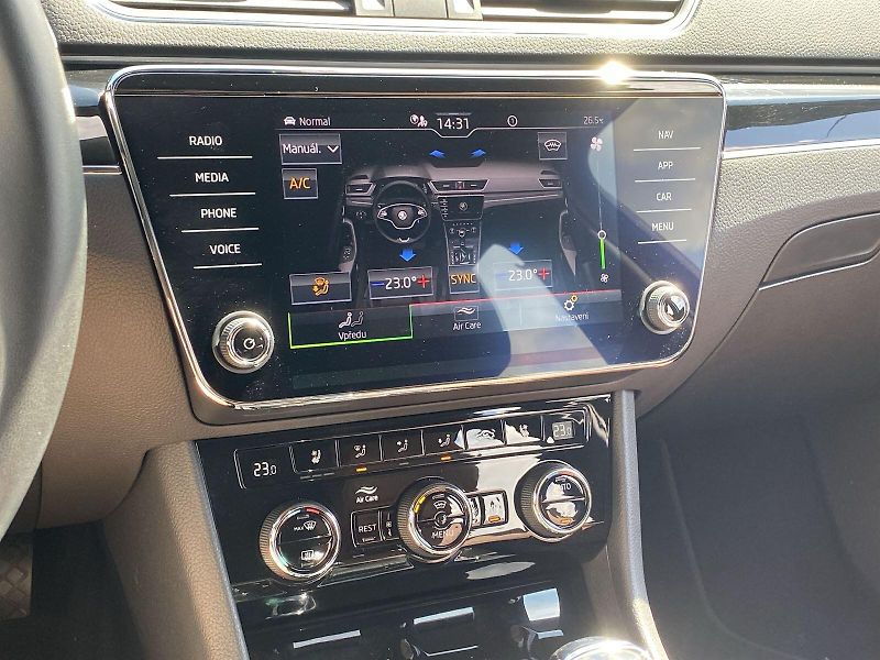 Škoda Superb (2023) Combi 1.5 TSI DSG L&K - fotka 24 z 37