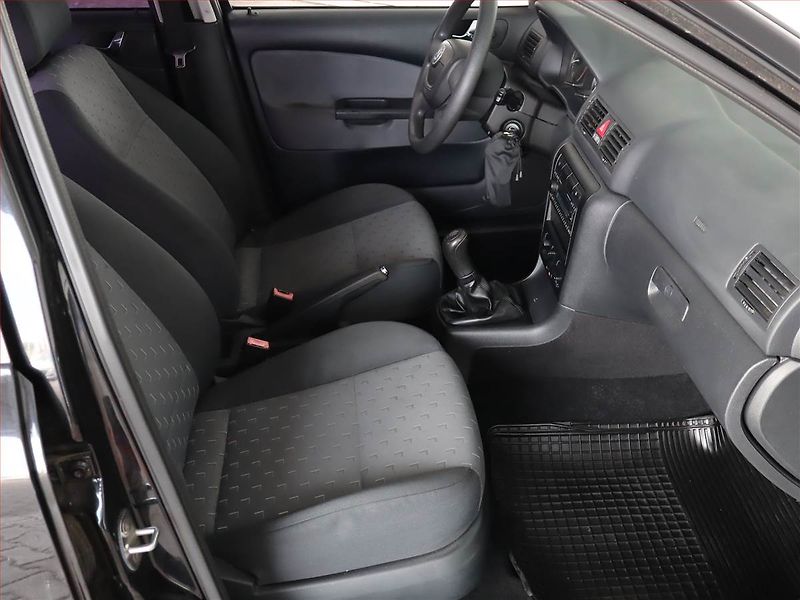 Škoda Octavia (2009) 1.6, Serv.kniha - fotka 9 z 18