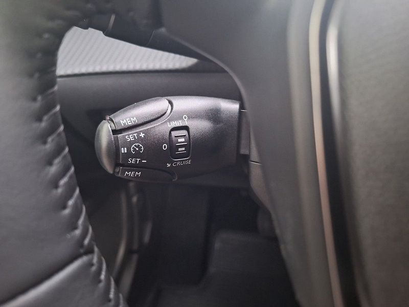 Peugeot 2008 (2026) e-ALLURE 115 kW / 156 k (Bater - fotka 22 z 23