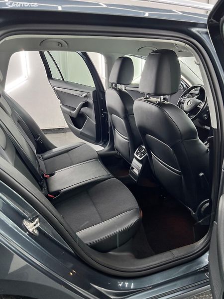 Škoda Octavia Combi 2,0 TDI Style/ odp.dph - fotka 19 z 41