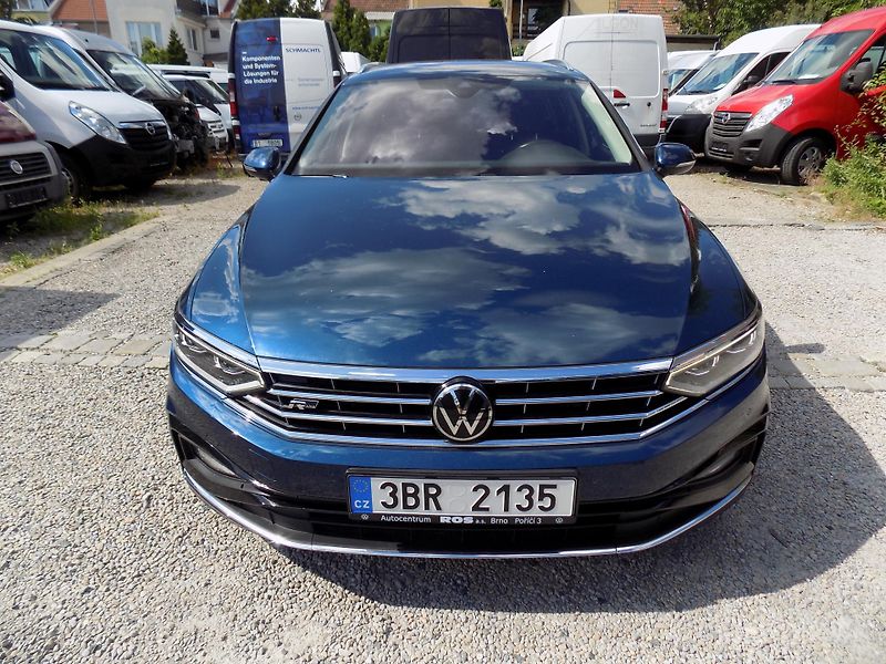 Volkswagen Passat 2,0 TDI R-LINE, MATRIX, ALCAN. - fotka 3 z 41
