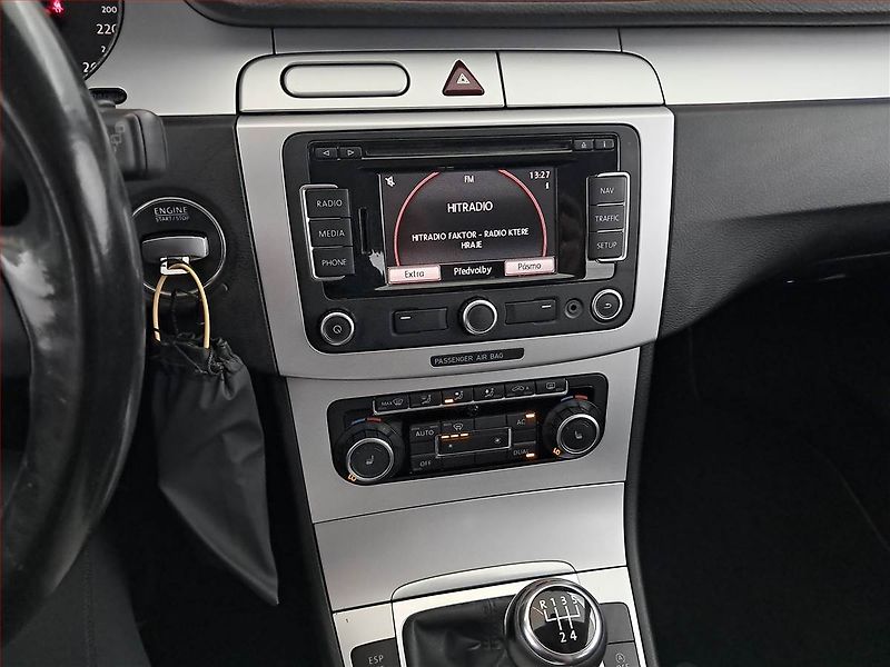 Volkswagen Passat (2010) 1.6 TDI, Serv.kniha, nová STK - fotka 12 z 18