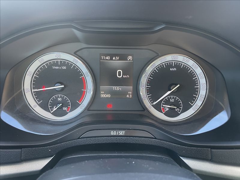 Škoda Karoq 1,0 TSi 85kw Style Tažné GPS - fotka 15 z 34
