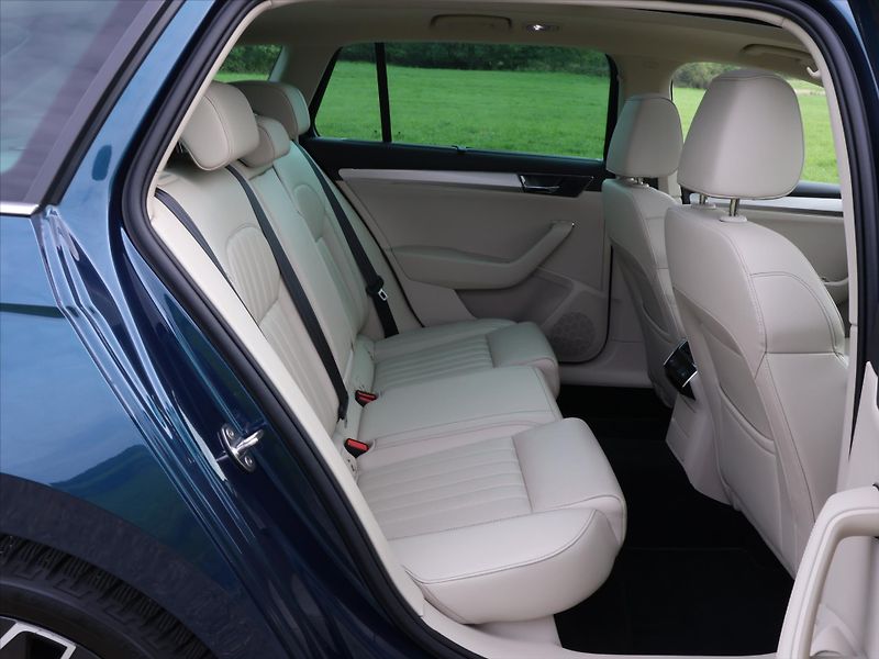 Škoda Superb 2.0 TDI 147kW DSG L&K DPH CZ - fotka 13 z 34