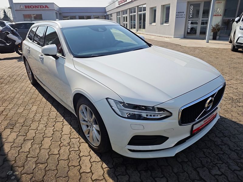 Volvo V90 (2019) 2.0 D4 Momentum 140kW 8AT - fotka 2 z 43