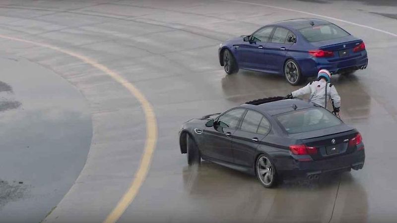 Nápad BMW byl podle všeho inspirován tankováním letadel za letu.