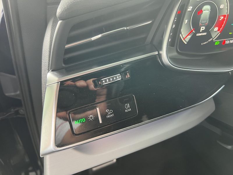 Audi SQ7 (2022) ADVANCED podvozek, 7 míst - fotka 17 z 24