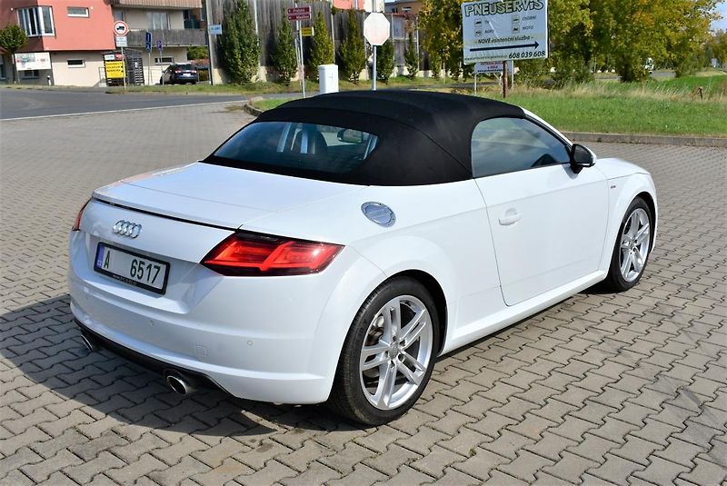 Audi TT 1.8TFSI S-Line Cabrio,B&O - fotka 11 z 50