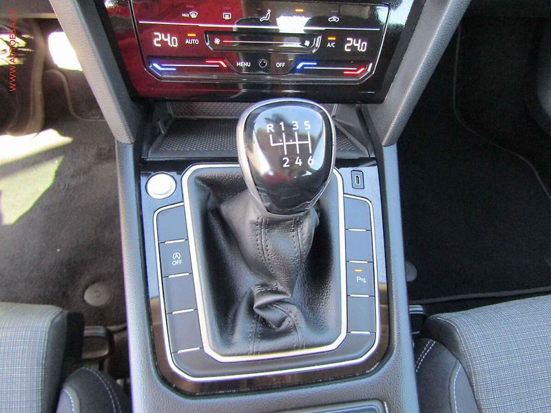 Volkswagen Passat (2020) 1.5 TSi, ČR, LED, park.čidla - fotka 18 z 20