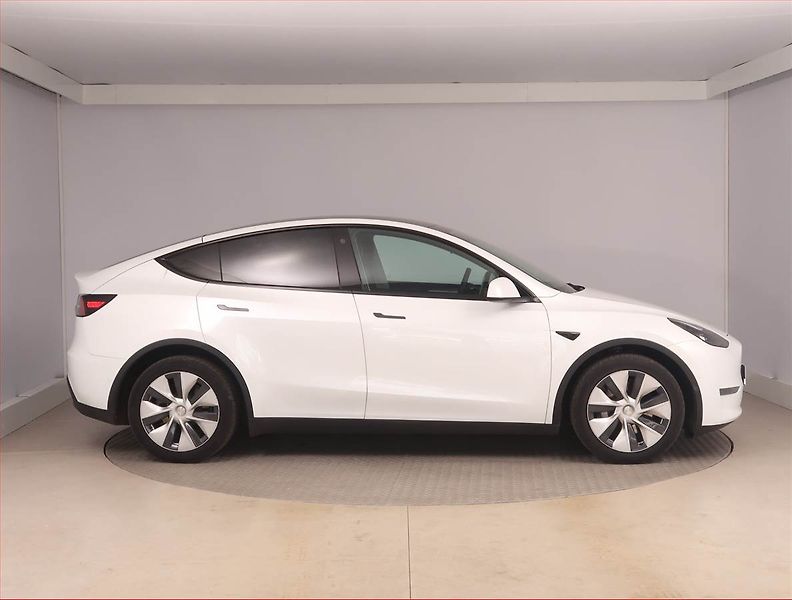 Tesla Model Y (2021) Long Range AWD 75kWh, SoH 92% - fotka 6 z 30