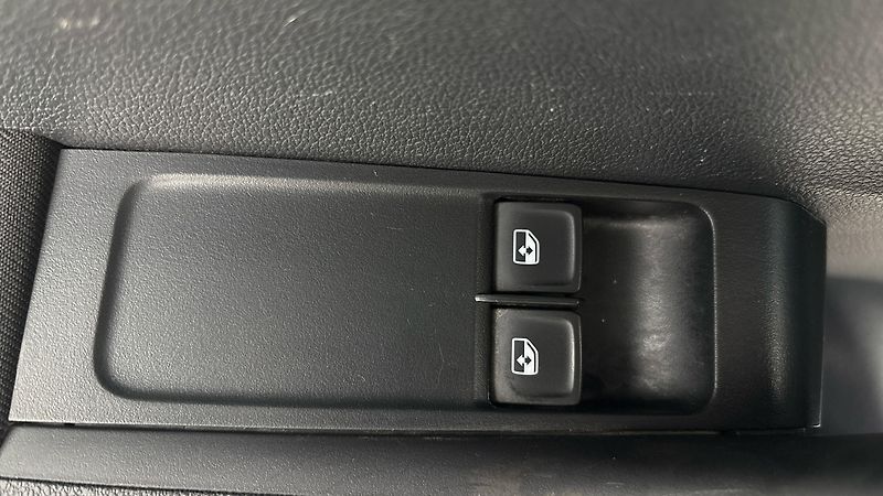 Škoda Fabia 1.0 TSI Ambition Combi - fotka 22 z 25