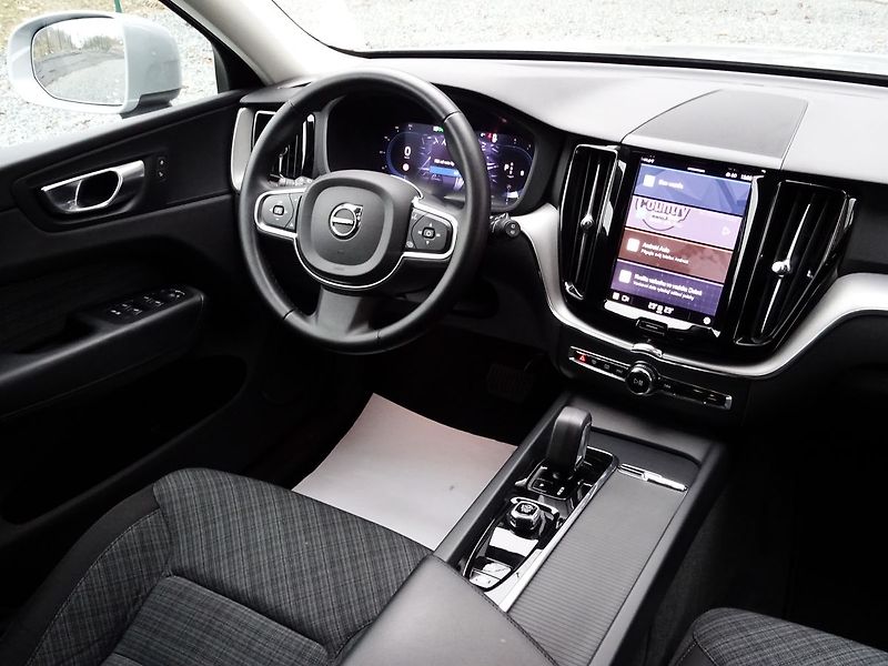 Volvo XC60 B4 145kW AWD LED Mild-Hybrid - fotka 24 z 33