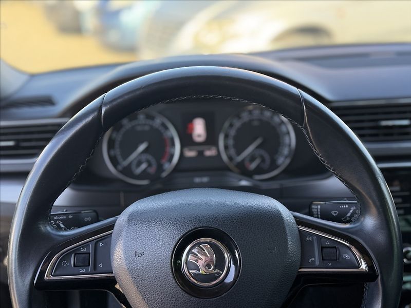 Škoda Superb 1,4 TSI 110kW MANUÁL BI-XENON - fotka 11 z 23